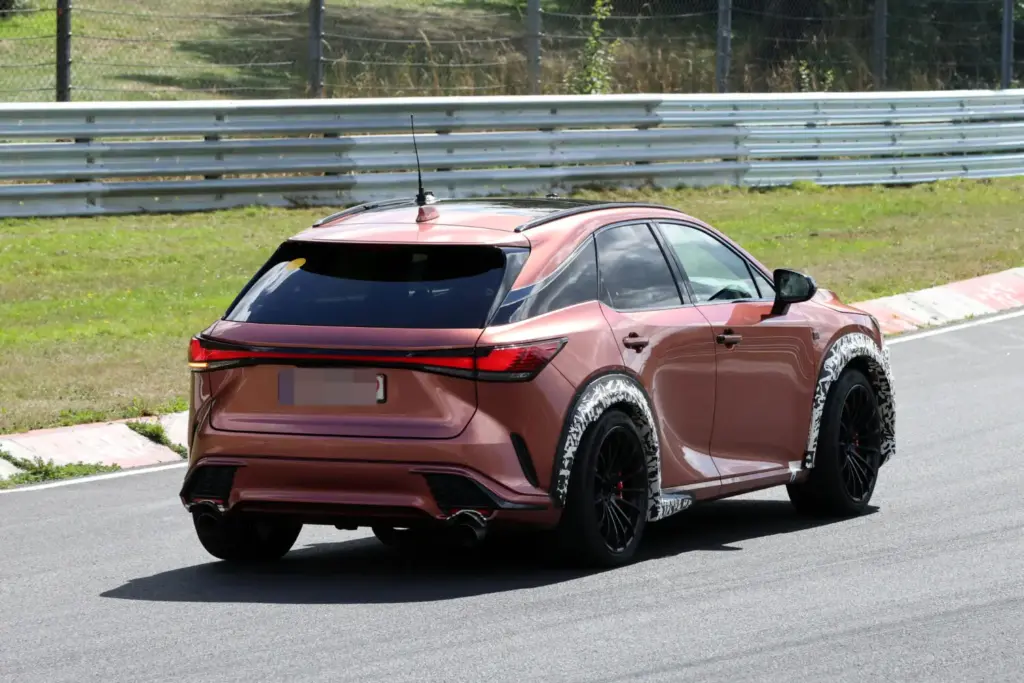 El Lexus RX Morizo RR se deja ver en movimiento por primera vez 3 Motor16 Lexus RX Morizo RR 2028 Nurburgring espia 13 Motor16