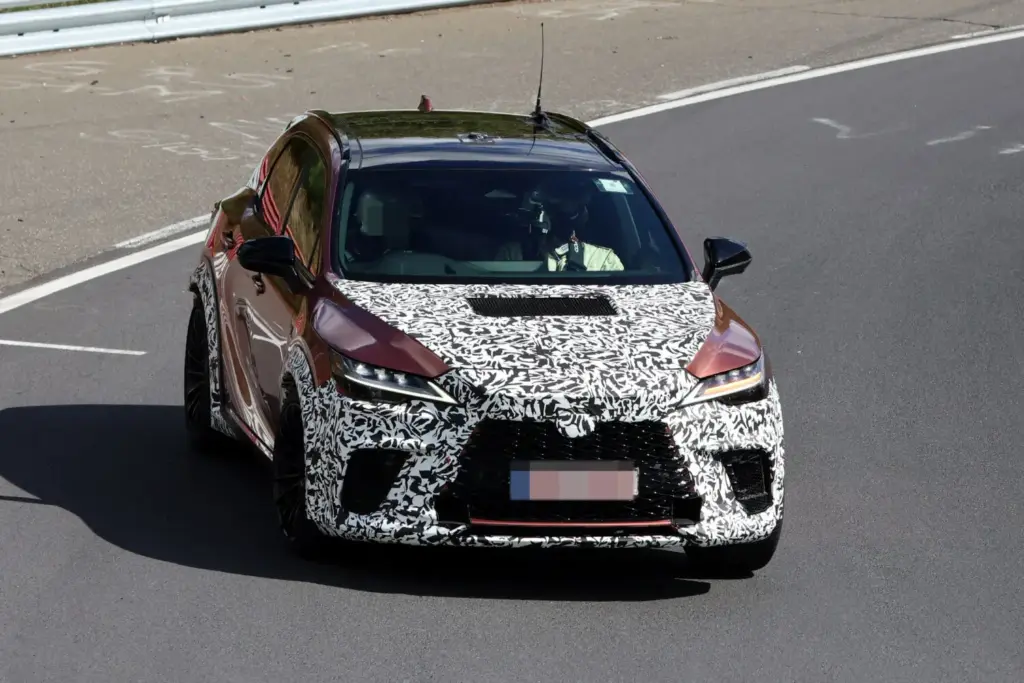 El Lexus RX Morizo RR se deja ver en movimiento por primera vez 5 Motor16 Lexus RX Morizo RR 2028 Nurburgring espia 2 Motor16