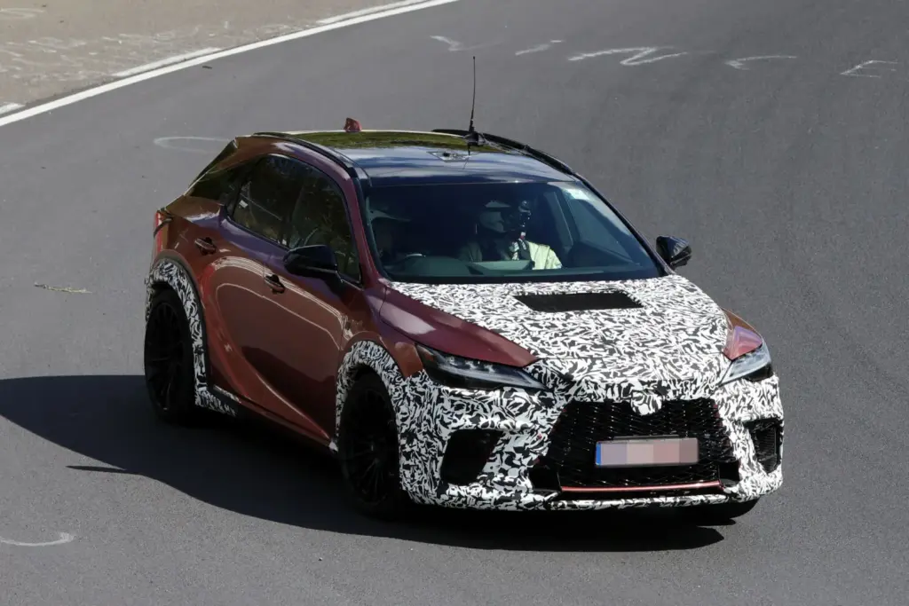 El Lexus RX Morizo RR se deja ver en movimiento por primera vez 6 Motor16 Lexus RX Morizo RR 2028 Nurburgring espia 3 Motor16