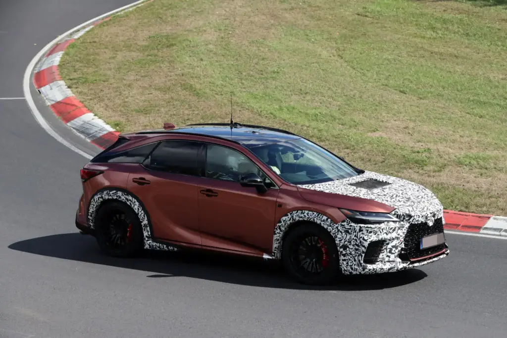 El Lexus RX Morizo RR se deja ver en movimiento por primera vez 8 Motor16 Lexus RX Morizo RR 2028 Nurburgring espia 5 Motor16