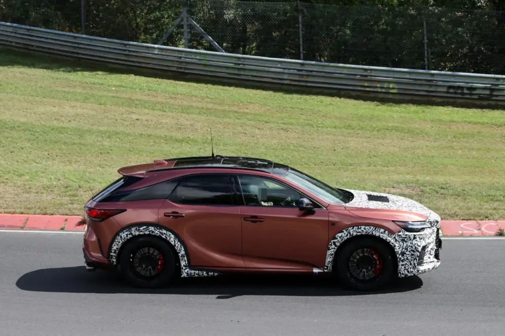 El Lexus RX Morizo RR se deja ver en movimiento por primera vez 11 Motor16 Lexus RX Morizo RR 2028 Nurburgring espia 8 Motor16
