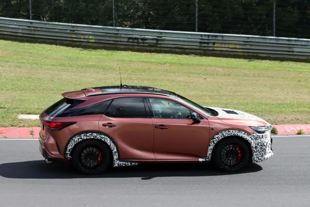 El Lexus RX Morizo RR se deja ver en movimiento por primera vez 12 Motor16 Lexus RX Morizo RR 2028 Nurburgring espia 9 Motor16