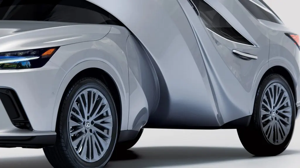 Parece IA pero no lo es: Lexus experimenta con las formas y transforma el RZ y el RX en dos esculturas imposibles 3 Motor16 Lexus MSCHF Circle Car y Twisted Car