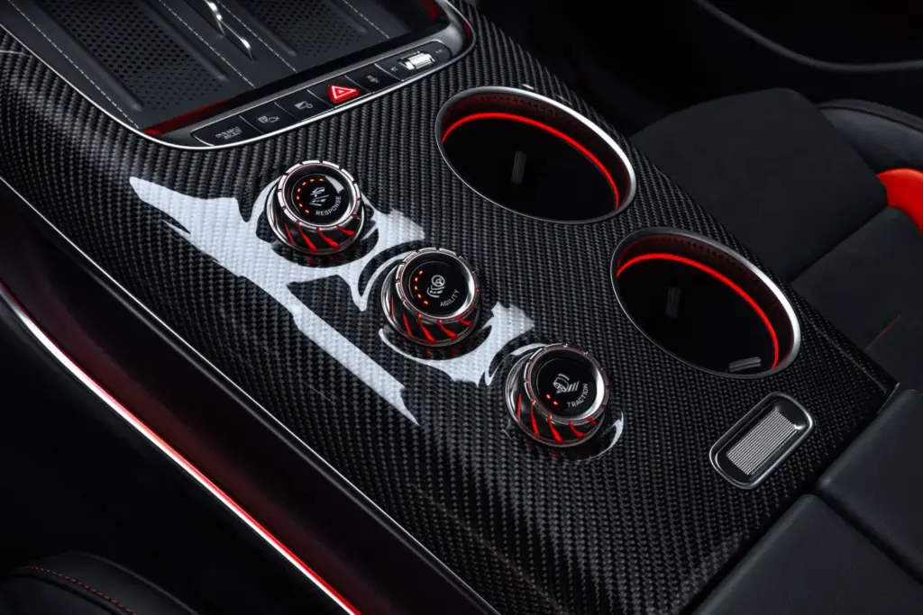 Mercedes-AMG se lanza al mundo SUV con el nuevo GT: eléctrico y hasta 1.169 caballos 37 Motor16 MERCEDES AMG GT SUV 32 Motor16