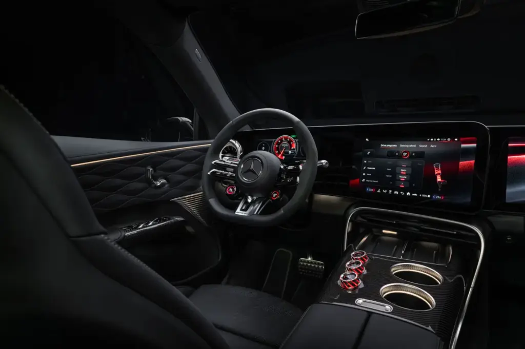 Mercedes-AMG se lanza al mundo SUV con el nuevo GT: eléctrico y hasta 1.169 caballos 56 Motor16 MERCEDES AMG GT SUV 51 Motor16