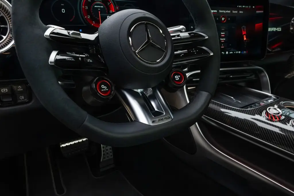 Mercedes-AMG se lanza al mundo SUV con el nuevo GT: eléctrico y hasta 1.169 caballos 58 Motor16 MERCEDES AMG GT SUV 53 Motor16