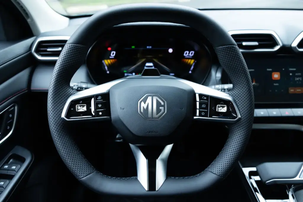 El MG ZS se actualiza con evidentes mejoras y a un precio imbatible 25 Motor16 MG ZS 2026 21 Motor16