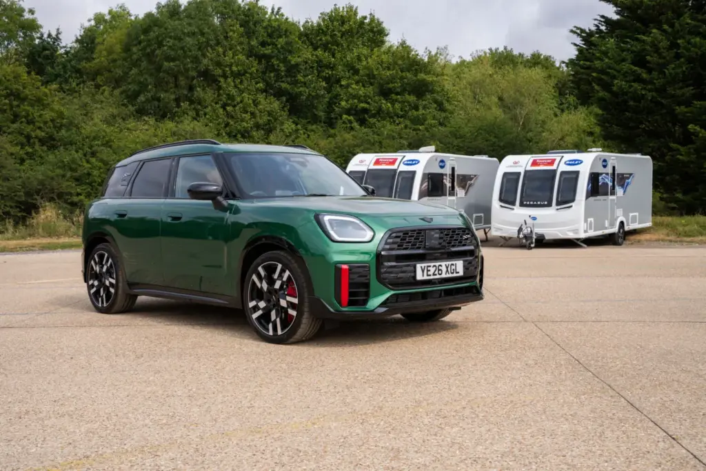 El Škoda Superb Combi se corona como el mejor coche para viajar con caravana en 2027 3 Motor16 MINI Countryman Motor16