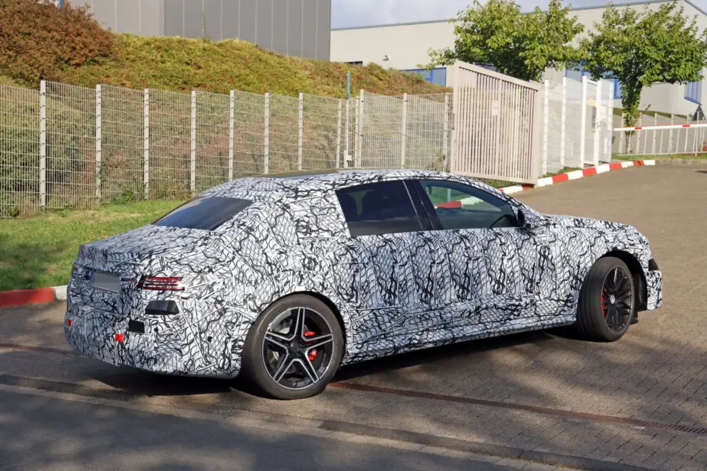 El Mercedes-AMG Clase E eléctrico ya rueda en Nürburgring 15 Motor16 Mercedes AMG Clase E 2028 espia Nurburgring 13 Motor16