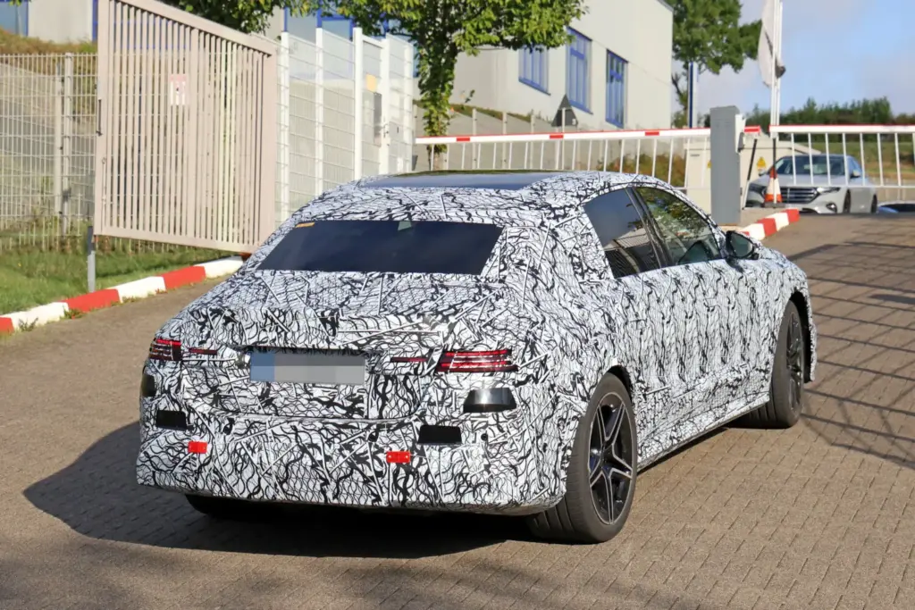 El Mercedes-AMG Clase E eléctrico ya rueda en Nürburgring 18 Motor16 Mercedes AMG Clase E 2028 espia Nurburgring 16 Motor16