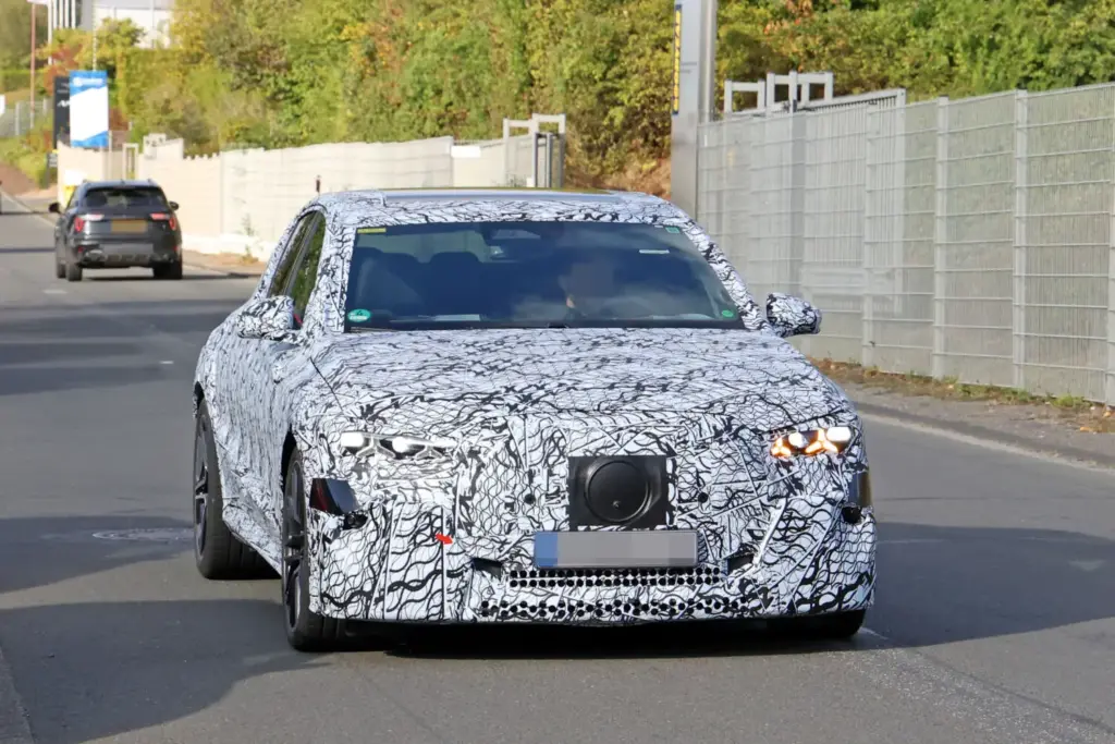El Mercedes-AMG Clase E eléctrico ya rueda en Nürburgring 4 Motor16 Mercedes AMG Clase E 2028 espia Nurburgring 2 Motor16