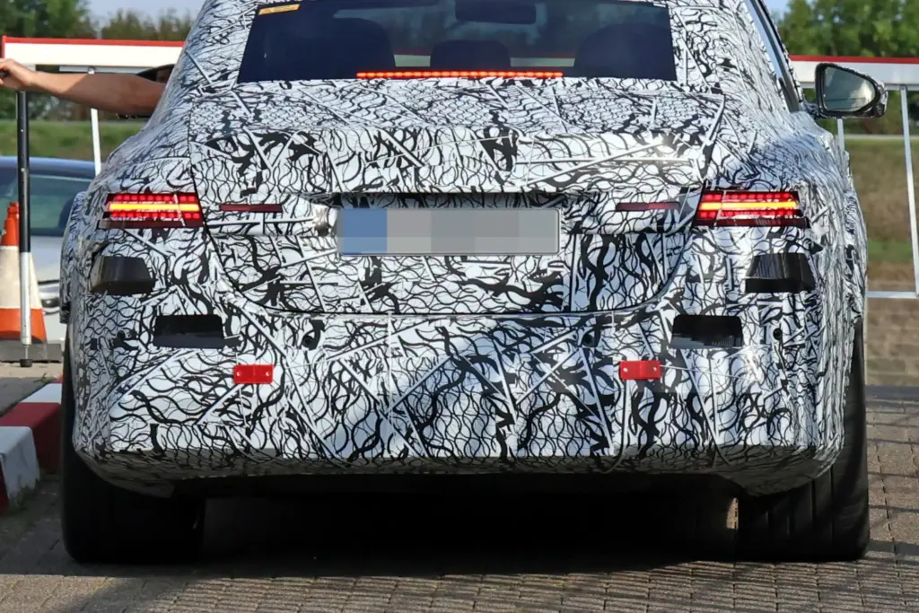 El Mercedes-AMG Clase E eléctrico ya rueda en Nürburgring 1 Motor16 Mercedes-AMG Clase E 2028 espia Nurburgring (22)