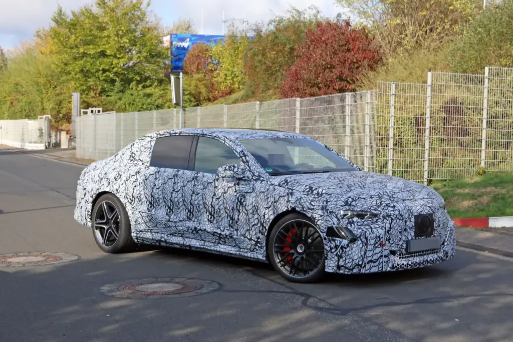 El futuro Mercedes Clase E eléctrico despeja algunas dudas y confirma la versión AMG 27 Motor16 Mercedes AMG Clase E electrico 2028 espia 7 Motor16