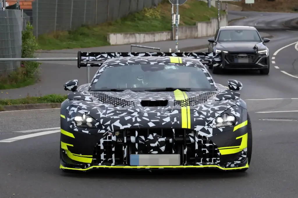 'Cazado' el Mercedes-AMG GT Black Series: Aún más impresionante 3 Motor16 Mercedes AMG GT Black Series 2028 espia 1 Motor16