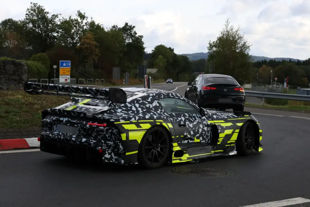 'Cazado' el Mercedes-AMG GT Black Series: Aún más impresionante 12 Motor16 Mercedes AMG GT Black Series 2028 espia 10 Motor16