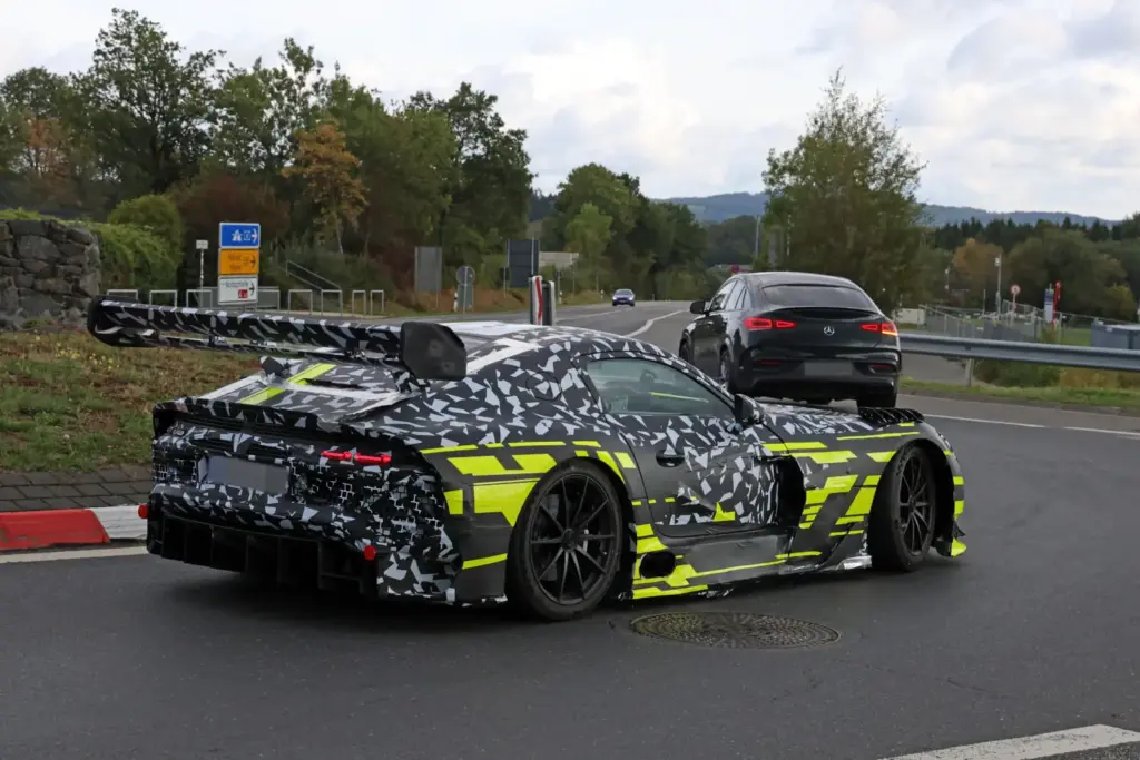 'Cazado' el Mercedes-AMG GT Black Series: Aún más impresionante 13 Motor16 Mercedes AMG GT Black Series 2028 espia 11 Motor16
