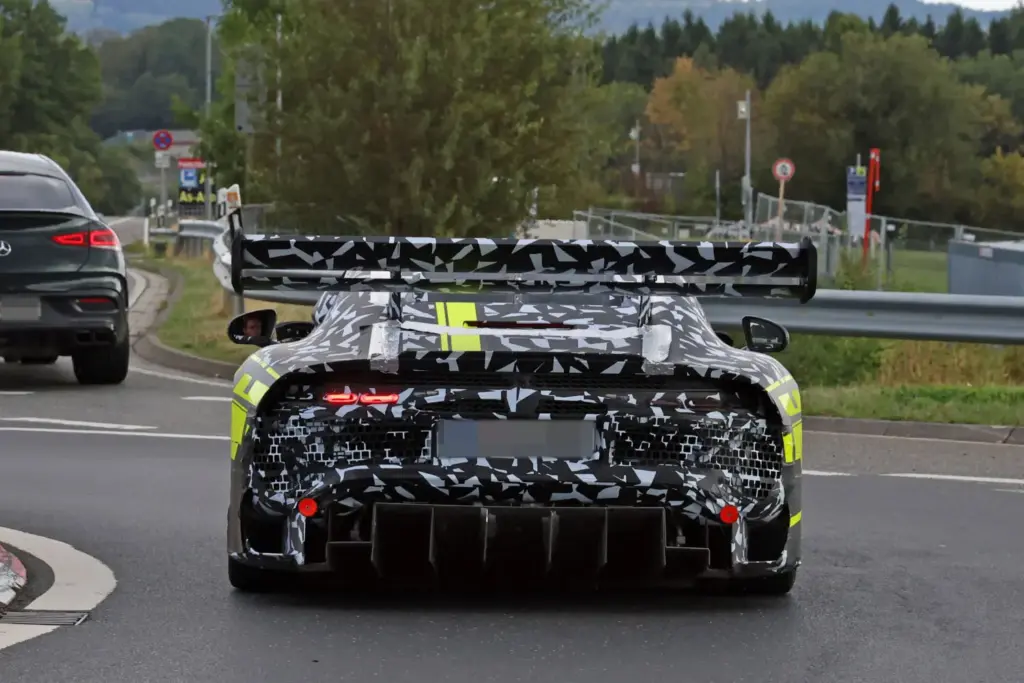 'Cazado' el Mercedes-AMG GT Black Series: Aún más impresionante 16 Motor16 Mercedes AMG GT Black Series 2028 espia 14 Motor16