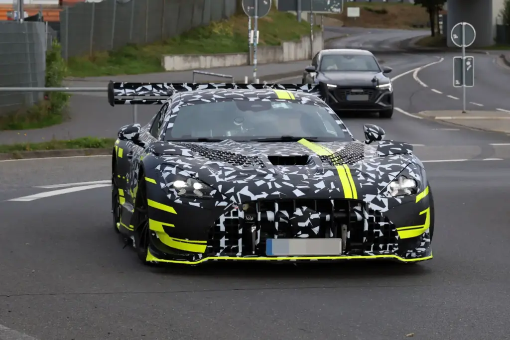 'Cazado' el Mercedes-AMG GT Black Series: Aún más impresionante 4 Motor16 Mercedes AMG GT Black Series 2028 espia 2 Motor16