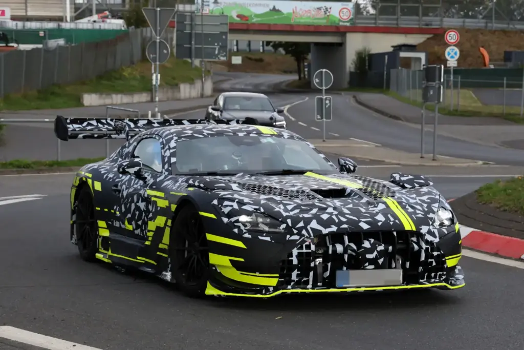 'Cazado' el Mercedes-AMG GT Black Series: Aún más impresionante 5 Motor16 Mercedes AMG GT Black Series 2028 espia 3 Motor16