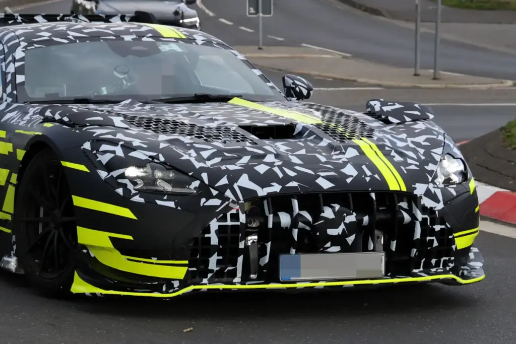 'Cazado' el Mercedes-AMG GT Black Series: Aún más impresionante 6 Motor16 Mercedes AMG GT Black Series 2028 espia 4 Motor16