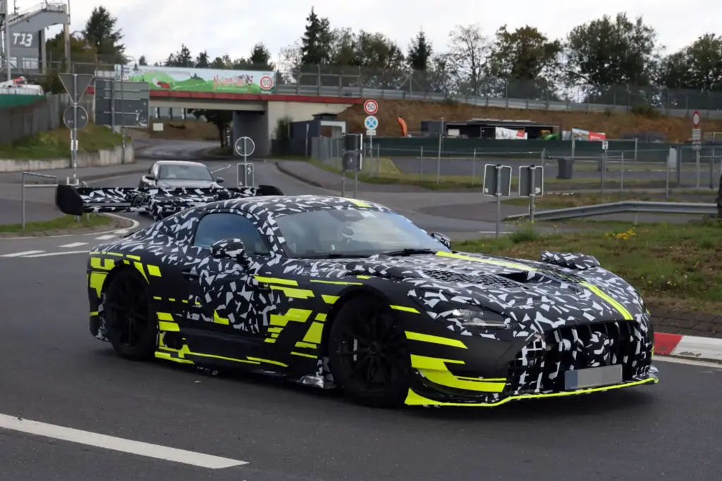 'Cazado' el Mercedes-AMG GT Black Series: Aún más impresionante 7 Motor16 Mercedes AMG GT Black Series 2028 espia 5 Motor16