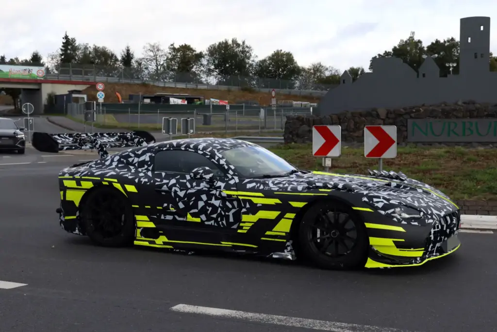 'Cazado' el Mercedes-AMG GT Black Series: Aún más impresionante 9 Motor16 Mercedes AMG GT Black Series 2028 espia 7 Motor16