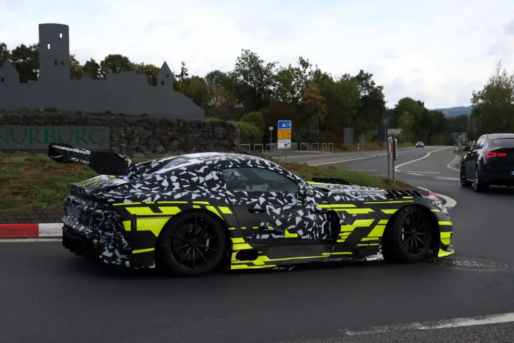 'Cazado' el Mercedes-AMG GT Black Series: Aún más impresionante 11 Motor16 Mercedes AMG GT Black Series 2028 espia 9 Motor16