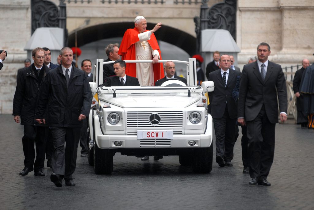 Mercedes-Benz G 500 (W 463) “Papamóvil” 