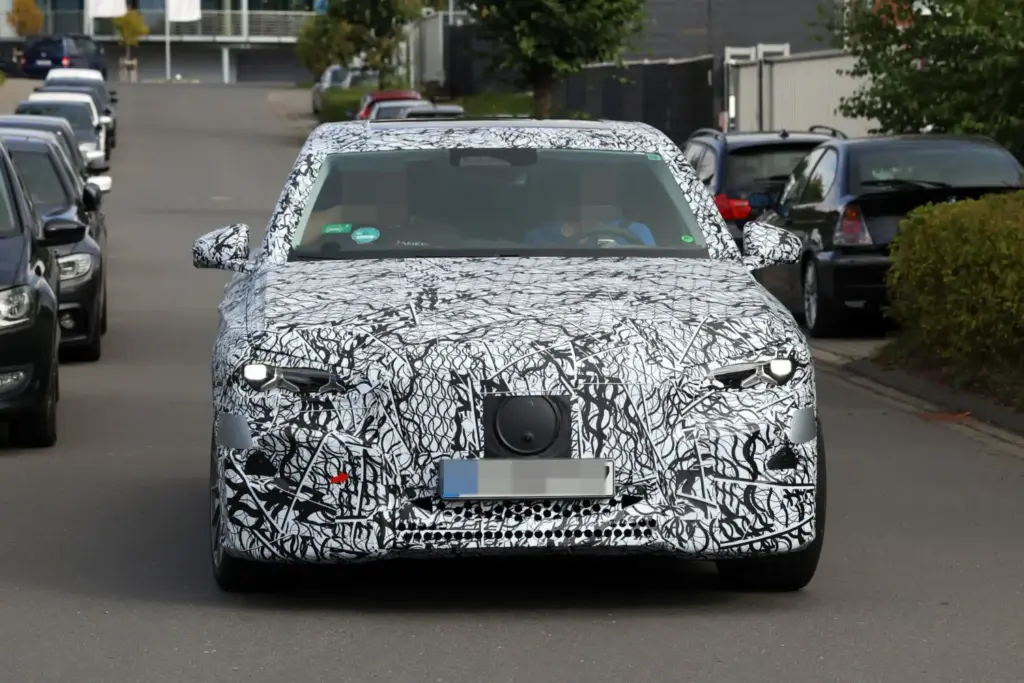 El futuro Mercedes Clase E eléctrico despeja algunas dudas y confirma la versión AMG 5 Motor16 Mercedes Clase E electrico 2028 espia 2 Motor16
