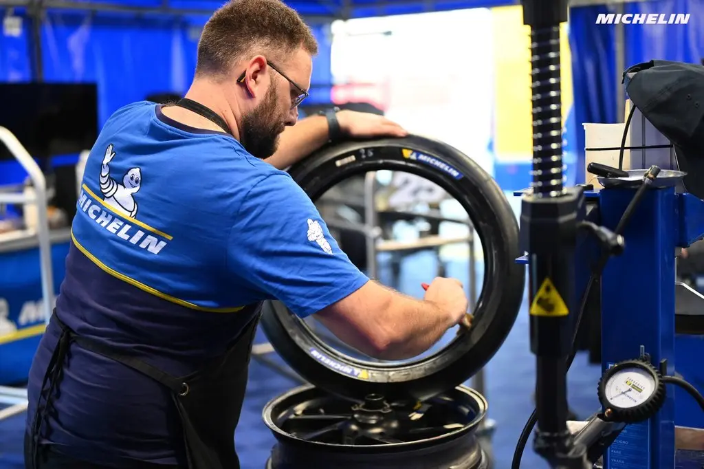Michelin cuenta la historia de su última década en MotoGP en 'Racing on Trust' 3 Motor16 Michelin, MotoGP