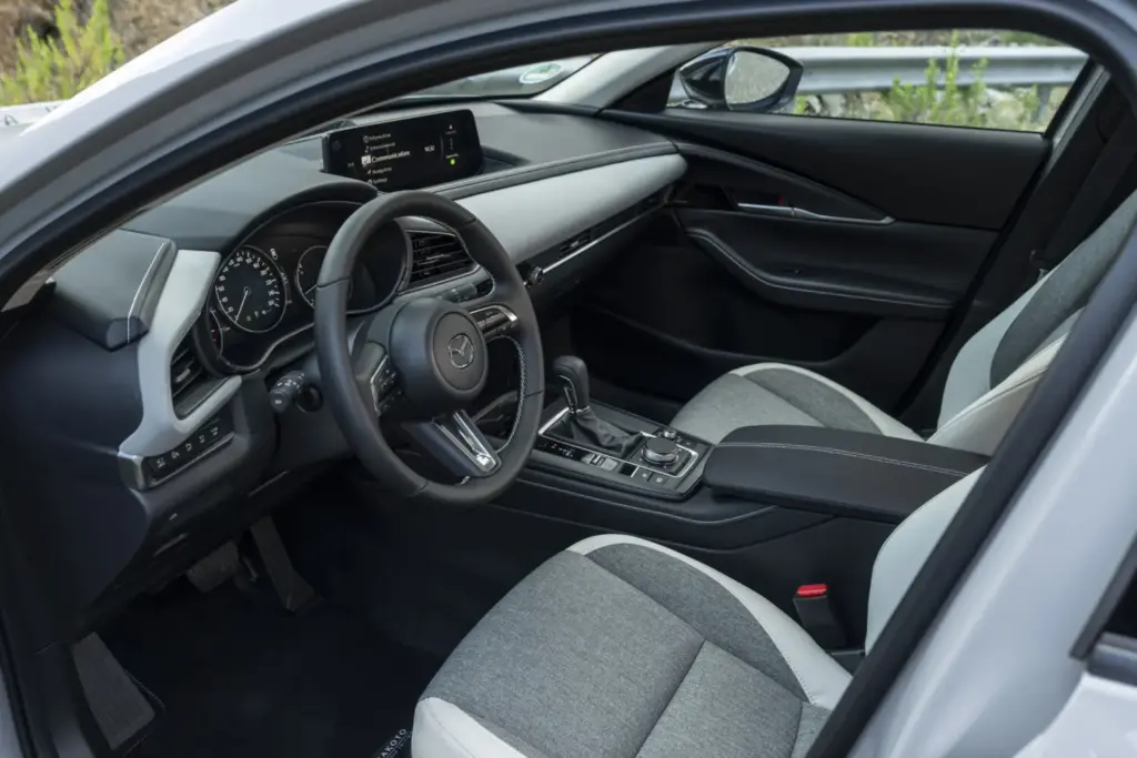 Mazda CX-30 2027: más versiones, nuevos acabados y tecnología de seguridad mejorada 8 Motor16 Nuevo Mazda CX 30 2027 5 Motor16