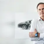 Oliver Blume, CEO del Grupo Volkswagen, pide en París supercréditos para eléctricos y respalda el diálogo UE-China sobre híbridos