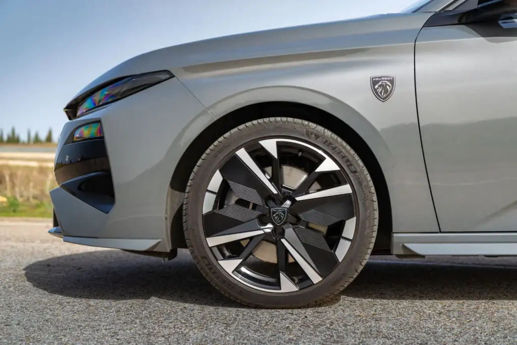 Prueba del Peugeot 308 GT Exclusive Plug-in Hybrid e-DCT7 195 CV 15 Motor16 Peugeot 308 Plug in PHEV 195 cv 10 Motor16