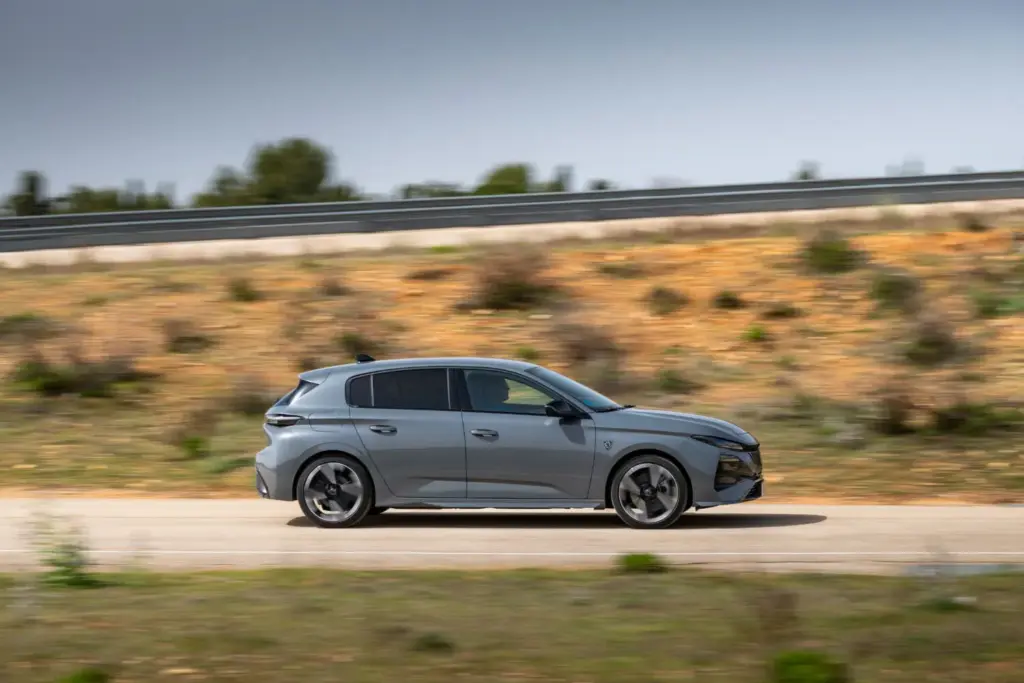 Prueba del Peugeot 308 GT Exclusive Plug-in Hybrid e-DCT7 195 CV 1 Motor16 Peugeot 308