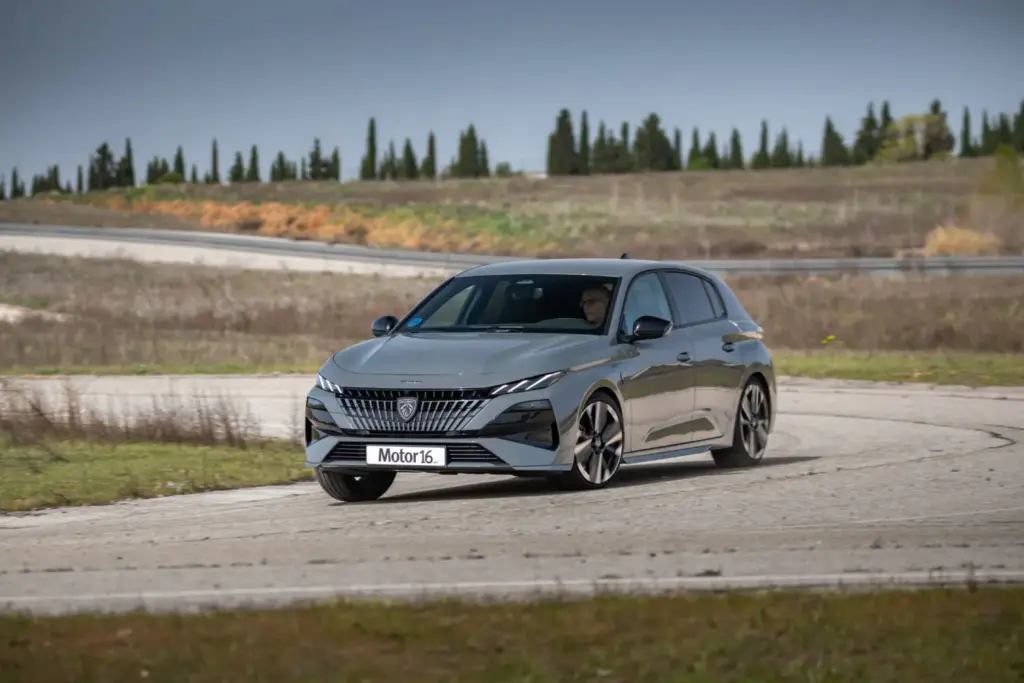 Prueba del Peugeot 308 GT Exclusive Plug-in Hybrid e-DCT7 195 CV 17 Motor16 Peugeot 308 Plug in PHEV 195 cv 12 Motor16