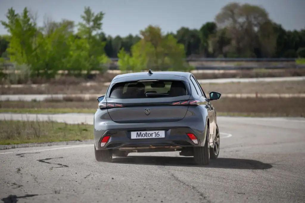 Prueba del Peugeot 308 GT Exclusive Plug-in Hybrid e-DCT7 195 CV 4 Motor16 Peugeot 308 Plug in PHEV 195 cv 13 Motor16