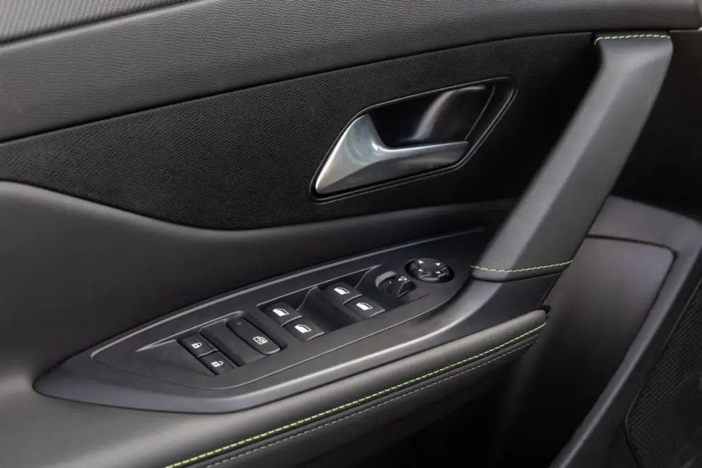 Prueba del Peugeot 308 GT Exclusive Plug-in Hybrid e-DCT7 195 CV 29 Motor16 Peugeot 308 Plug in PHEV 195 cv 24 Motor16