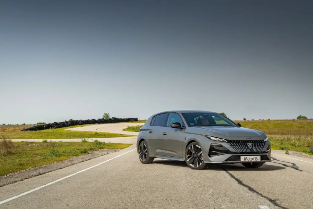 Prueba del Peugeot 308 GT Exclusive Plug-in Hybrid e-DCT7 195 CV 3 Motor16 Peugeot 308 Plug in PHEV 195 cv 6 Motor16