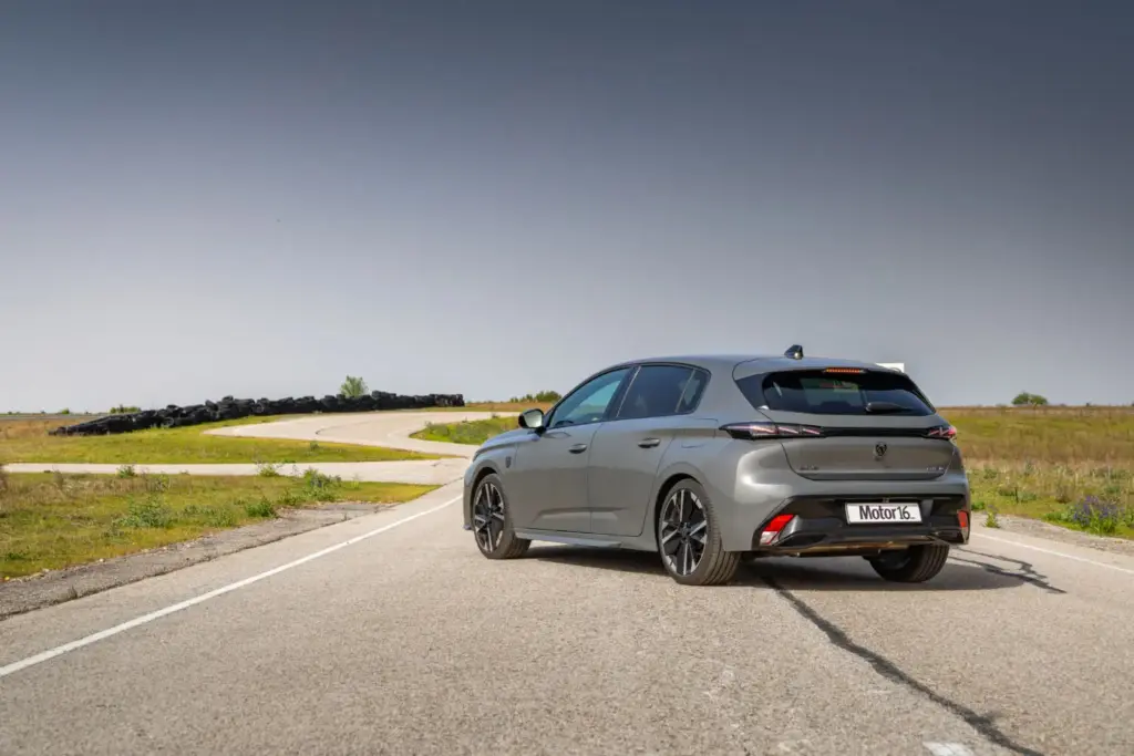 Prueba del Peugeot 308 GT Exclusive Plug-in Hybrid e-DCT7 195 CV 12 Motor16 Peugeot 308 Plug in PHEV 195 cv 7 Motor16