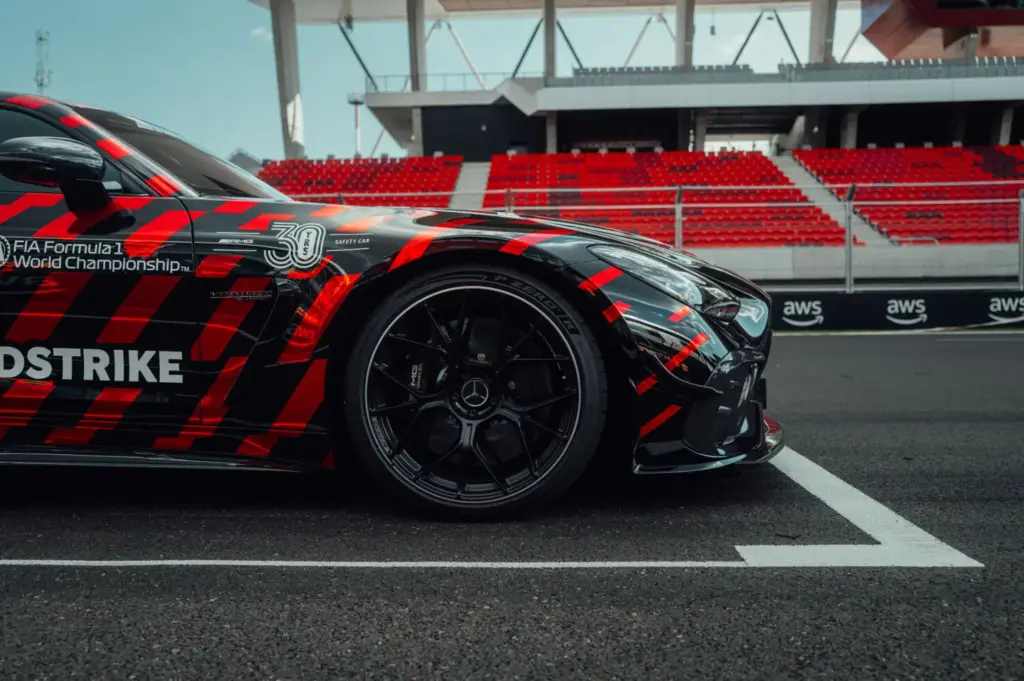 Pirelli y el Mercedes AMG GT 63 de la F1 3 Motor16