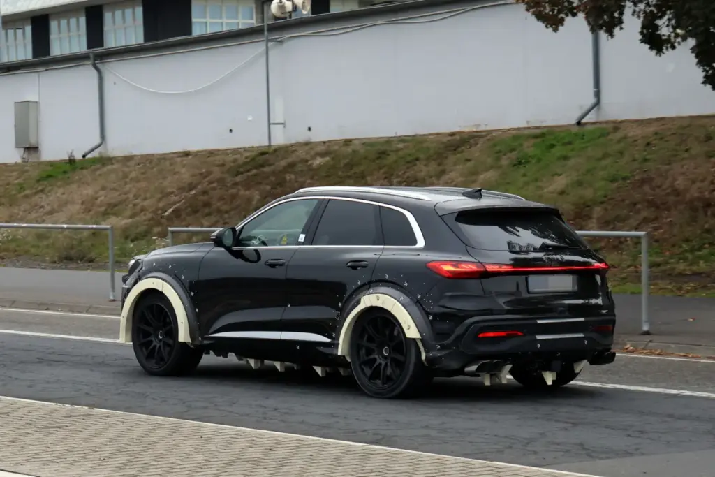 Fotos espía del Porsche Macan 2028: el proyecto Octan toma forma en Nürburgring 12 Motor16 Porsche Macan 2028 gasolina espia 10 Motor16