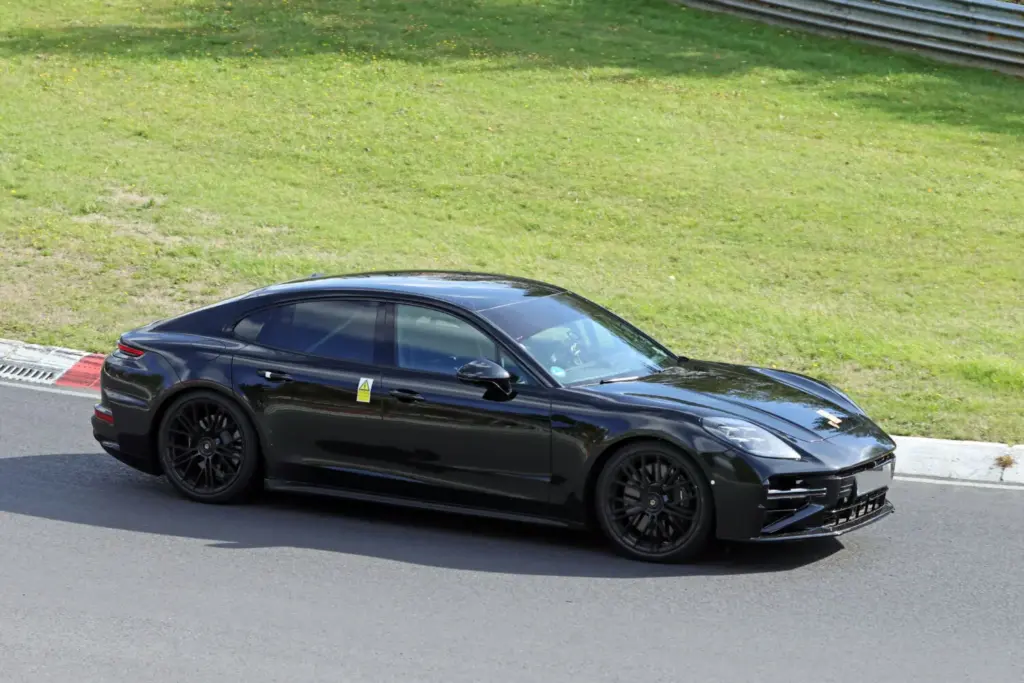 Porsche Panamera 2027: imágenes espía del restyling prácticamente sin camuflaje 14 Motor16 Porsche Panamera FL 2028 espia 11 Motor16