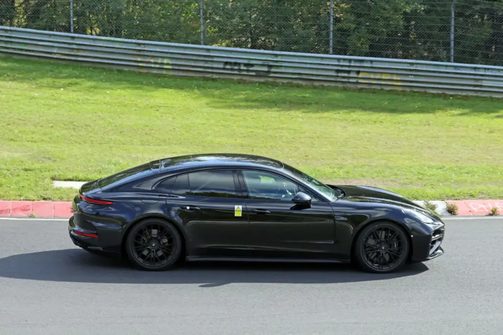 Porsche Panamera 2027: imágenes espía del restyling prácticamente sin camuflaje 1 Motor16 Porsche Panamera FL 2028 espia 13