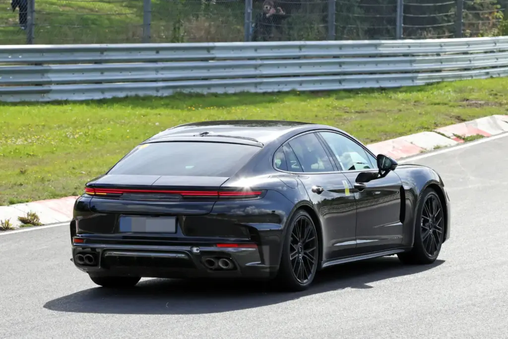 Porsche Panamera 2027: imágenes espía del restyling prácticamente sin camuflaje 2 Motor16 Porsche Panamera FL 2028 espia 18 Motor16