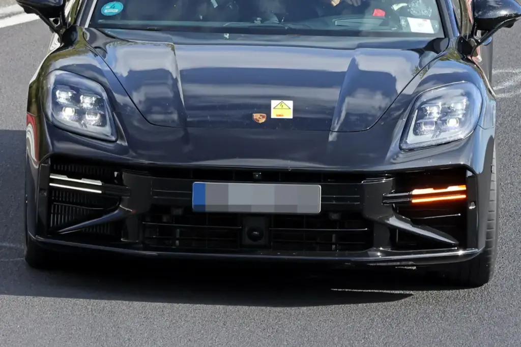 Porsche Panamera 2027: imágenes espía del restyling prácticamente sin camuflaje 5 Motor16 Porsche Panamera FL 2028 espia 2 Motor16
