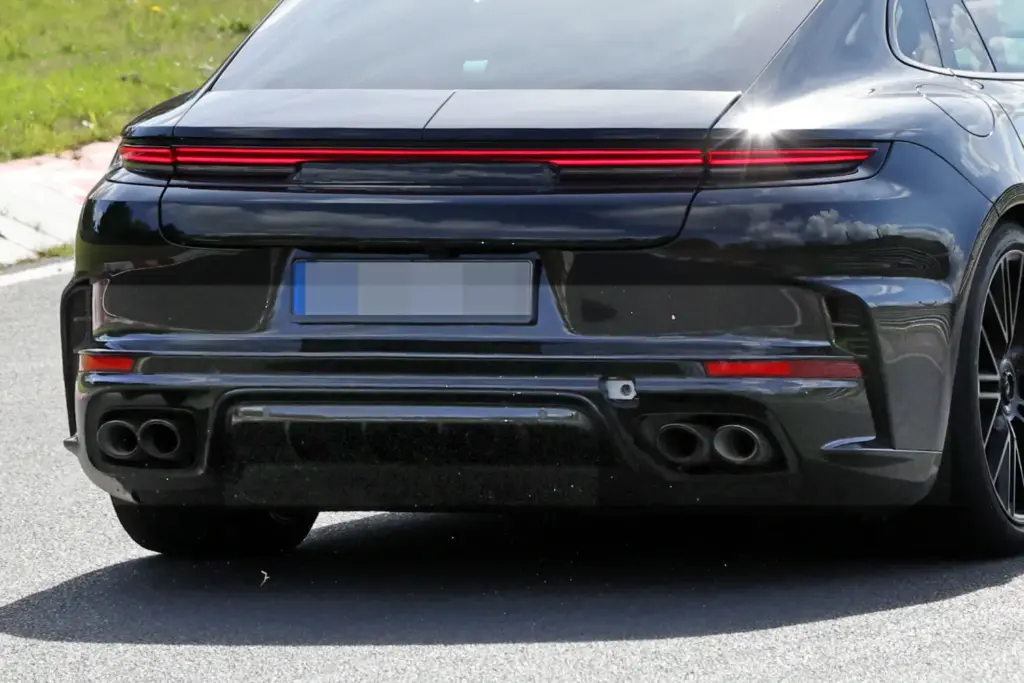 Porsche Panamera 2027: imágenes espía del restyling prácticamente sin camuflaje 23 Motor16 Porsche Panamera FL 2028 espia 20 Motor16
