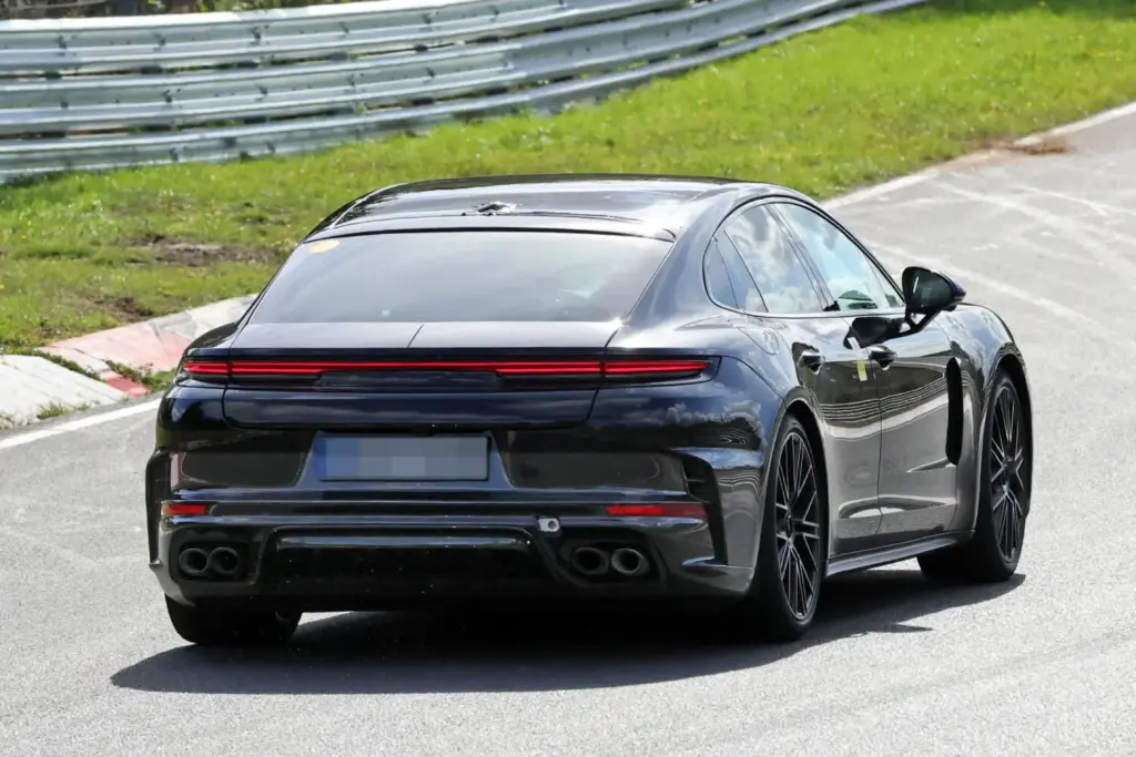 Porsche Panamera 2027: imágenes espía del restyling prácticamente sin camuflaje 24 Motor16 Porsche Panamera FL 2028 espia 21 Motor16