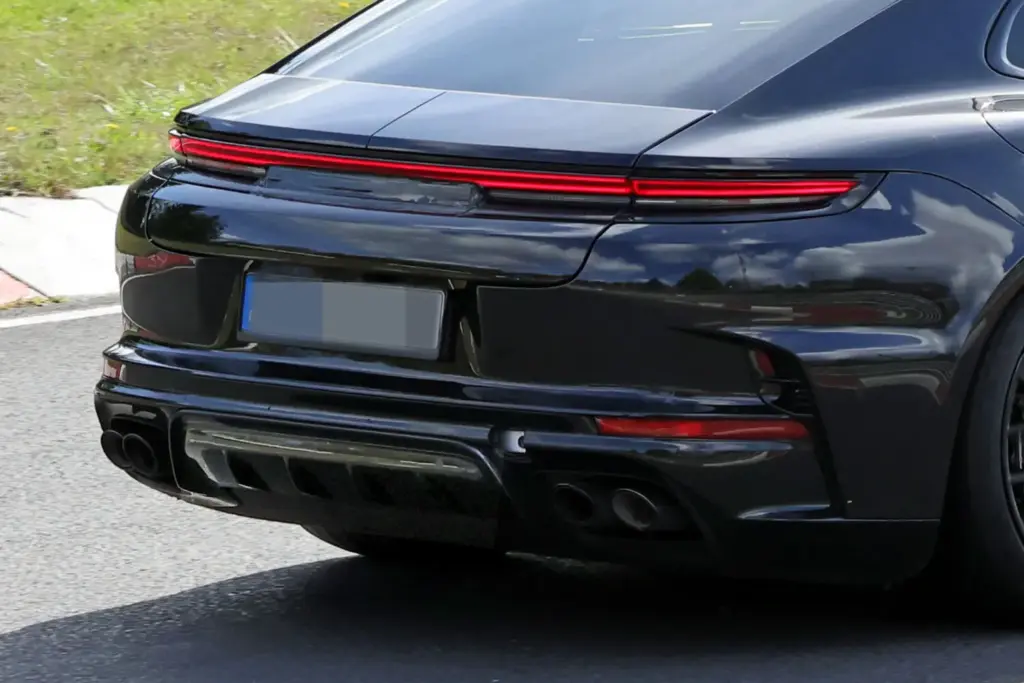 Porsche Panamera 2027: imágenes espía del restyling prácticamente sin camuflaje 25 Motor16 Porsche Panamera FL 2028 espia 22 Motor16