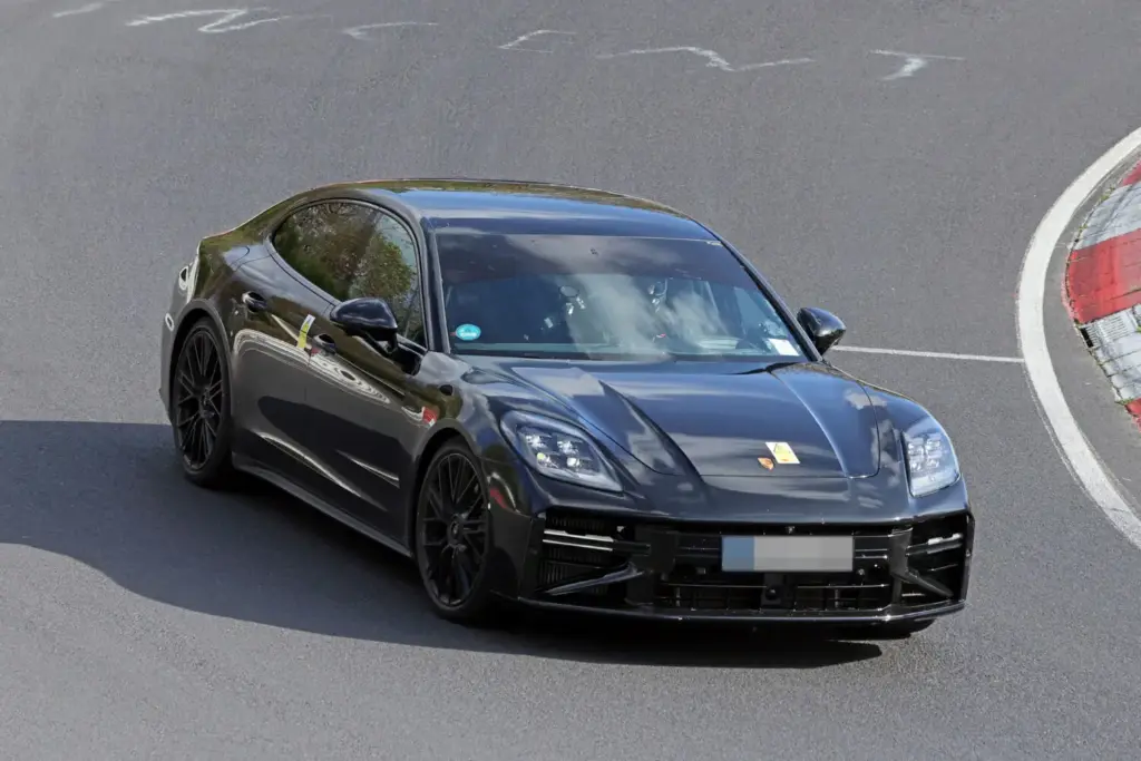Porsche Panamera 2027: imágenes espía del restyling prácticamente sin camuflaje 9 Motor16 Porsche Panamera FL 2028 espia 6 Motor16