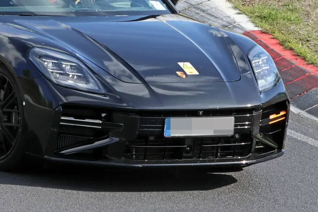 Porsche Panamera 2027: imágenes espía del restyling prácticamente sin camuflaje 3 Motor16 Porsche Panamera FL 2028 espia 8 Motor16